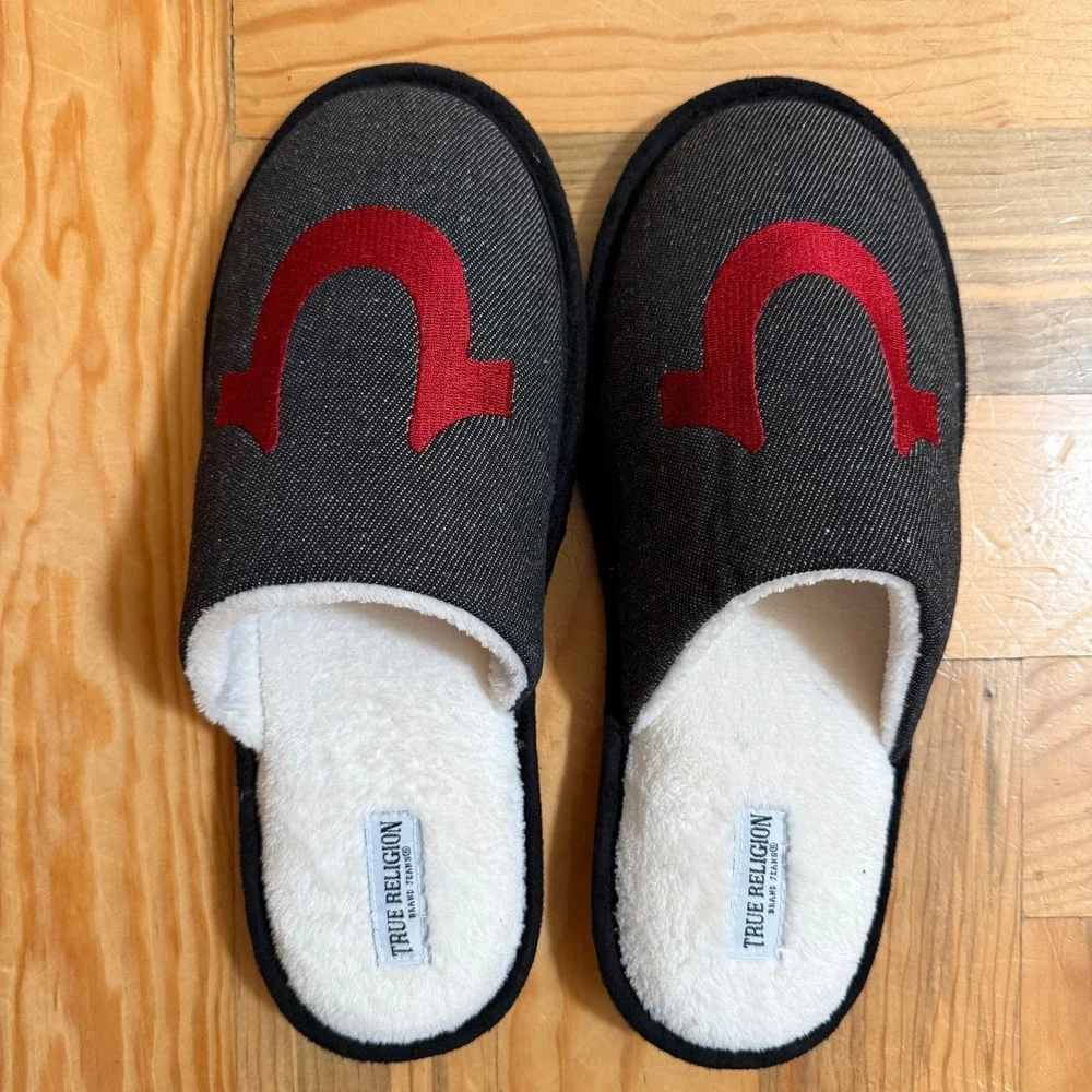 NWOT True Religion Gray Red Slippers Men 9-10‎